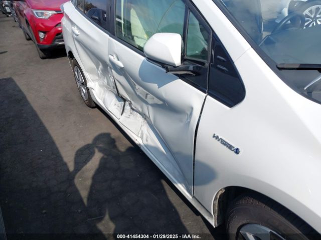 JTDKBRFU1J3058622 Toyota Prius Two