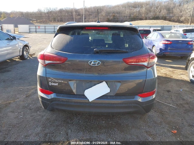 Hyundai TUCSON SE 2016 KM8J33A4XGU060235 Image 16