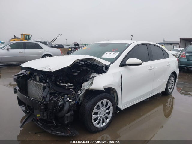 3KPF24AD1NE498902 KIA FORTE FE