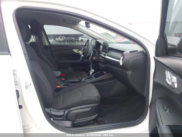 3KPF24AD1NE498902 KIA FORTE FE