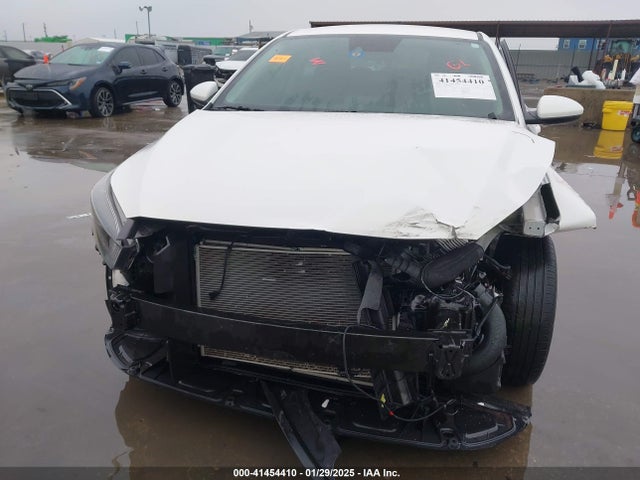3KPF24AD1NE498902 KIA FORTE FE