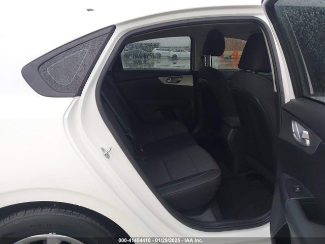 3KPF24AD1NE498902 KIA FORTE FE
