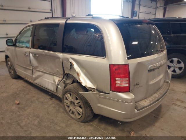 2010 CHRYSLER TOWN & COUNTRY 2A4RR6DX8AR129113 Photo 2