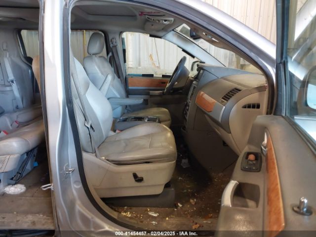 2010 CHRYSLER TOWN & COUNTRY 2A4RR6DX8AR129113 Photo 4