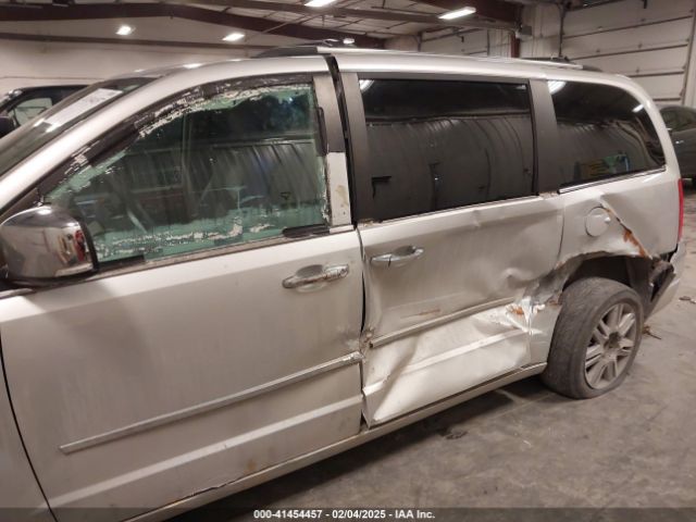 2010 CHRYSLER TOWN & COUNTRY 2A4RR6DX8AR129113 Photo 5