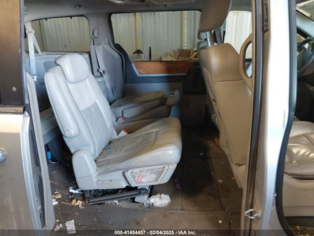 2010 CHRYSLER TOWN & COUNTRY 2A4RR6DX8AR129113 Photo 7