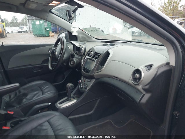 1G1JE5SB3F4105885 Chevrolet Sonic Ltz Auto