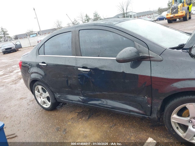 1G1JE5SB3F4105885 Chevrolet Sonic Ltz Auto