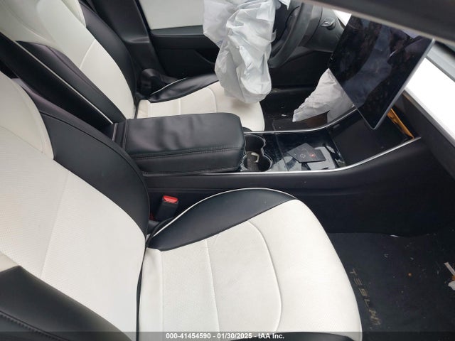 2019 TESLA MODEL 3 5YJ3E1EA8KF431762 Photo 4