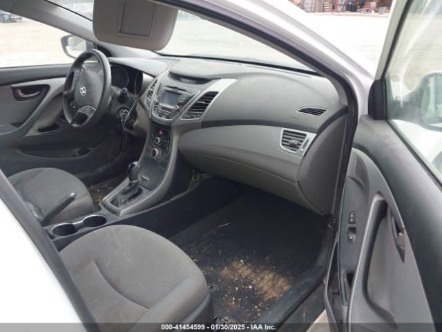 5NPDH4AE5FH550625 Hyundai ELANTRA SE