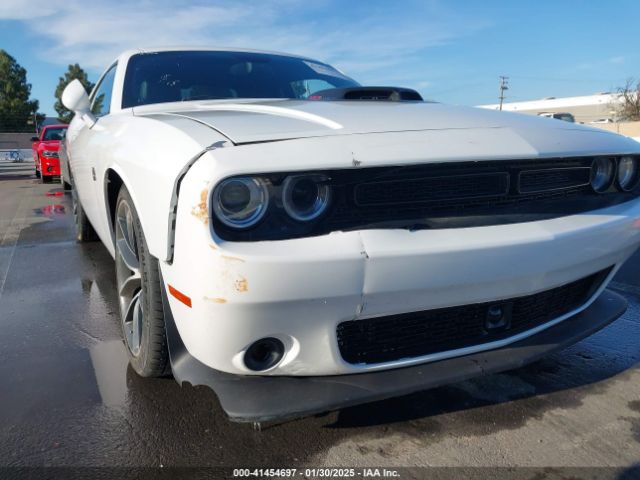 2C3CDZFJ2GH332103 Dodge Challenger 392 Hemi Scat Pack Shaker