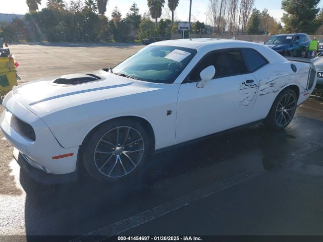 2C3CDZFJ2GH332103 Dodge Challenger 392 Hemi Scat Pack Shaker