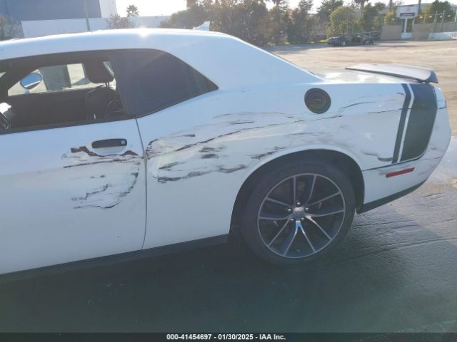 2C3CDZFJ2GH332103 Dodge Challenger 392 Hemi Scat Pack Shaker