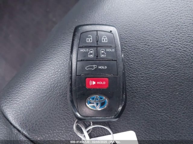5TDDRKEC7MS036230 Toyota Sienna Xse