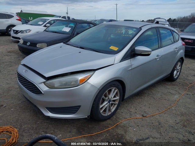 Ford FOCUS SE 2015 1FADP3K20FL350657 Image 2