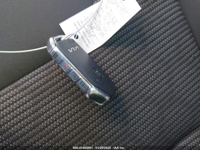 KNDCB3LC6N5539960 KIA Niro Lxs