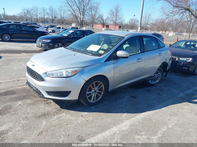 Ford FOCUS SE 2015 1FADP3F26FL226595 Image 2