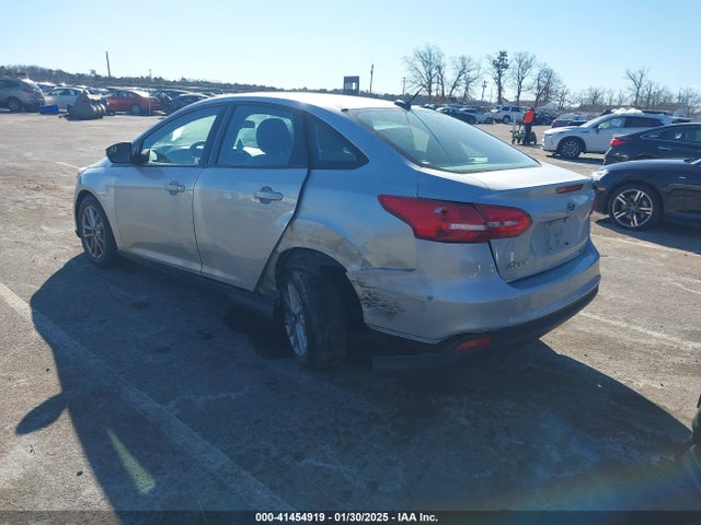 Ford FOCUS SE 2015 1FADP3F26FL226595 Image 3