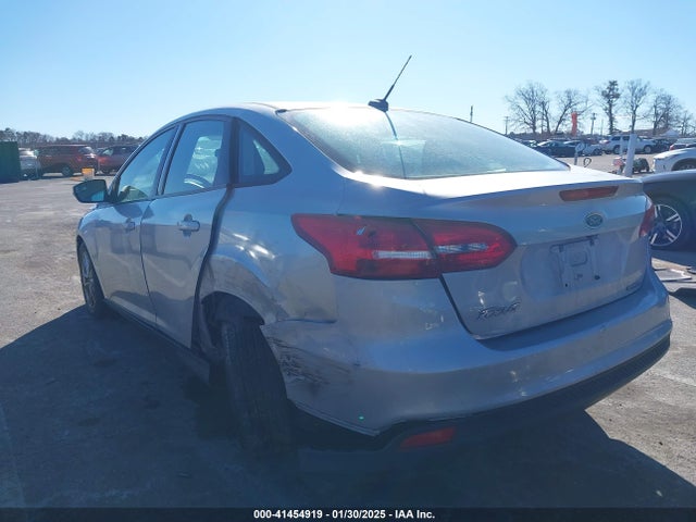 Ford FOCUS SE 2015 1FADP3F26FL226595 Image 6