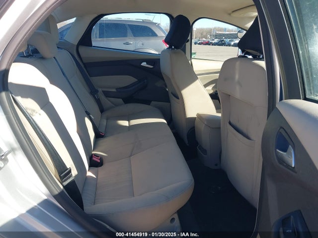 Ford FOCUS SE 2015 1FADP3F26FL226595 Image 8