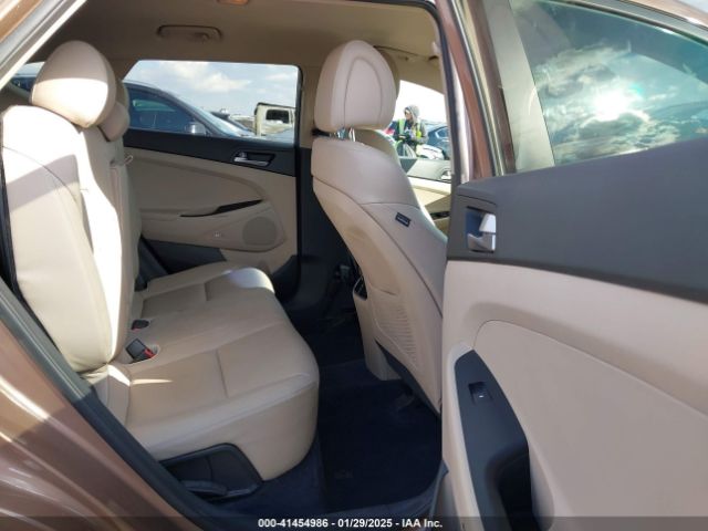 KM8J33A46HU408274 Hyundai Tucson Se Plus