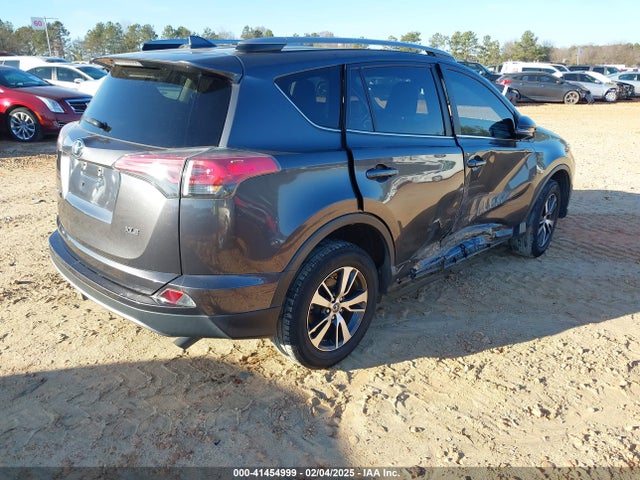 JTMWFREV1HJ712539 Toyota Rav4 Xle