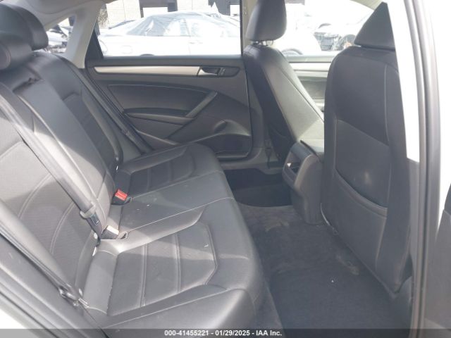 1VWAT7A34FC025436 Volkswagen Passat 1.8t Wolfsburg Edition
