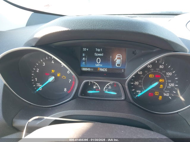 1FMCU9GD8JUC60103 Ford ESCAPE SE