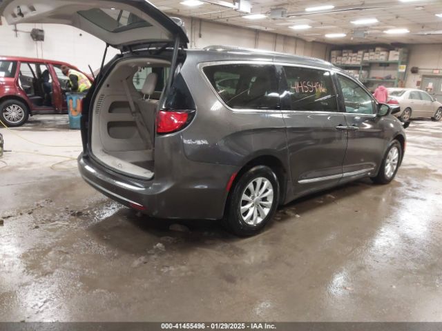 2018 CHRYSLER PACIFICA 2C4RC1EG6JR157968 Photo 3