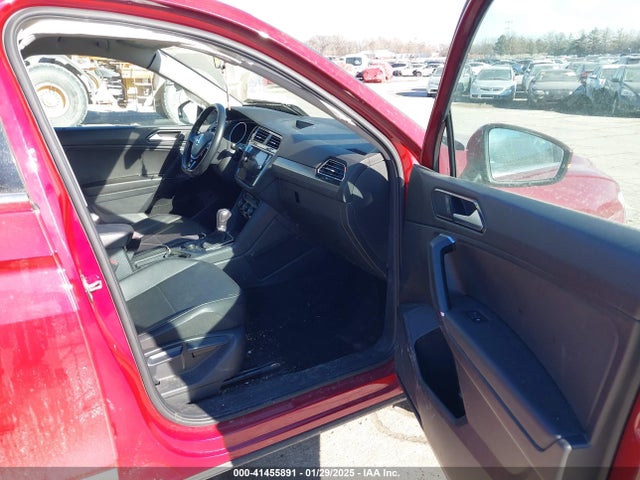 Volkswagen Tiguan 2018 3VV2B7AX3JM218828 Image 5