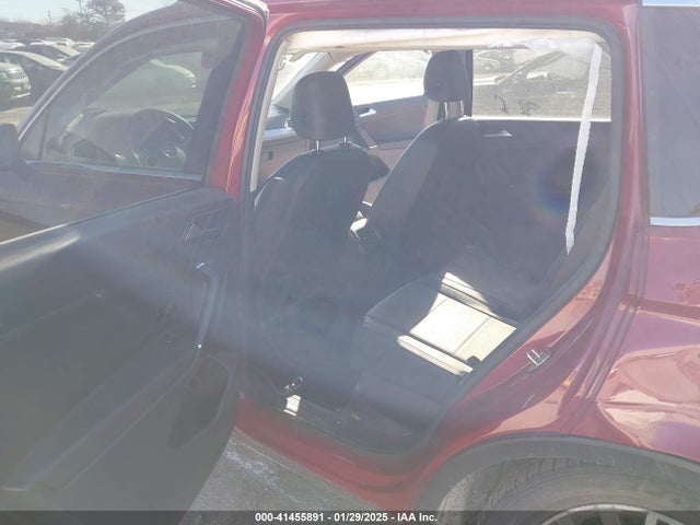 Volkswagen Tiguan 2018 3VV2B7AX3JM218828 Image 8