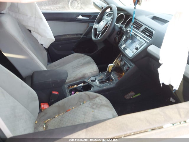 3VV0B7AX1JM123627 Volkswagen Tiguan 2.0t S