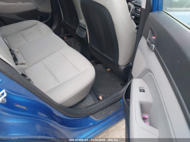 5NPD84LF9JH367064 Hyundai ELANTRA SEL