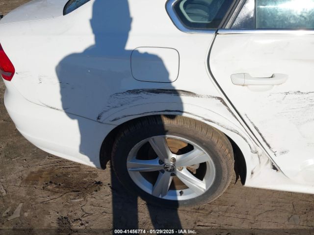 1VWAT7A32EC060233 Volkswagen Passat 1.8t Wolfsburg Edition
