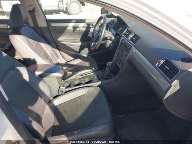 1VWAT7A32EC060233 Volkswagen Passat 1.8t Wolfsburg Edition