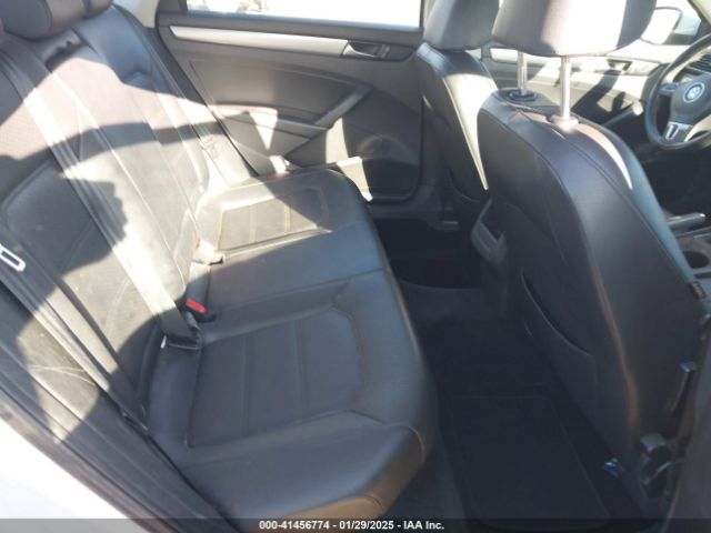 1VWAT7A32EC060233 Volkswagen Passat 1.8t Wolfsburg Edition
