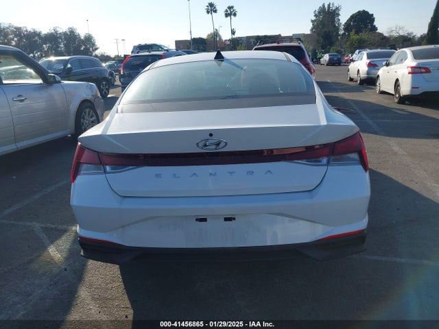 Hyundai ELANTRA SEL 2022 5NPLS4AG3NH077191 Image 17