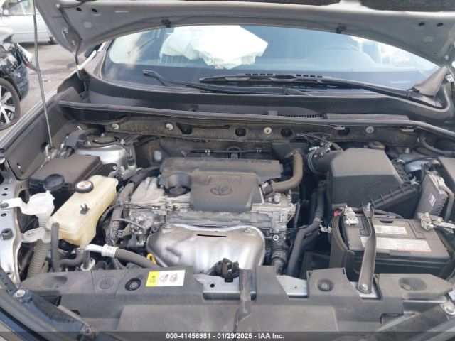JTMZFREV9JJ174952 Toyota RAV4 LE