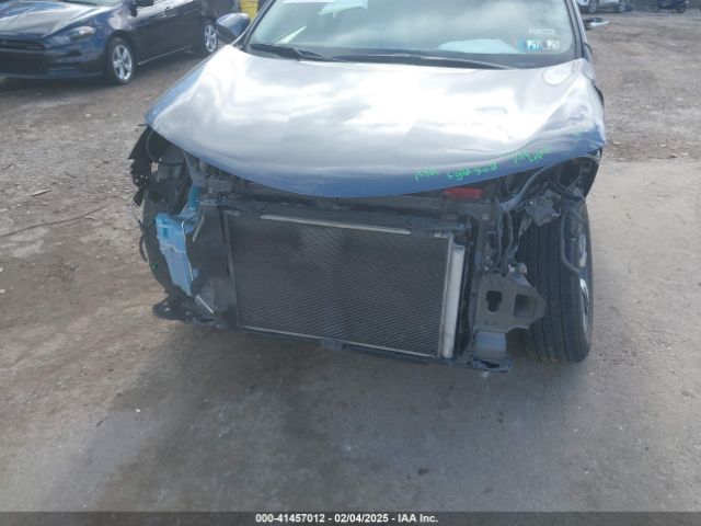 JTMRFREV5JD221747 Toyota Rav4 Adventure/xle