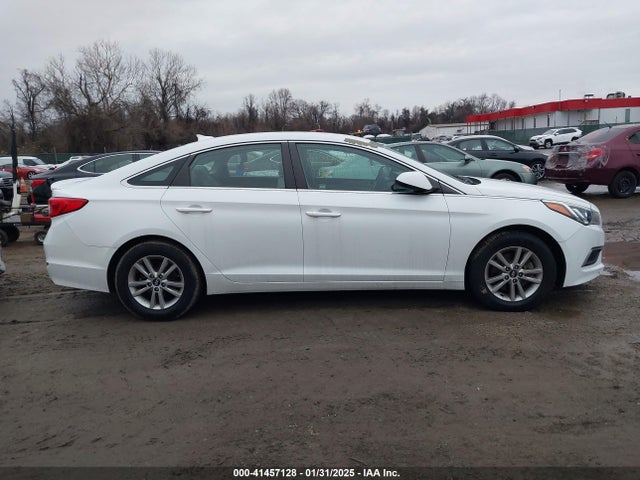 Hyundai SONATA SE 2016 5NPE24AF1GH273214 Image 13