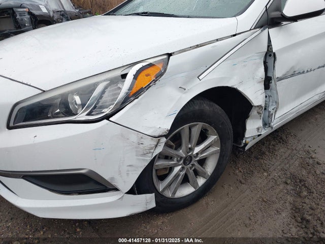 Hyundai SONATA SE 2016 5NPE24AF1GH273214 Image 17