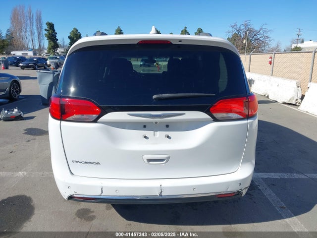 Chrysler Pacifica Touring L 2018 2C4RC1BG4JR103203 Image 17
