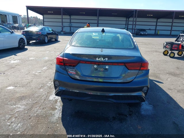 3KPF24AD8NE496256 KIA Forte Lxs