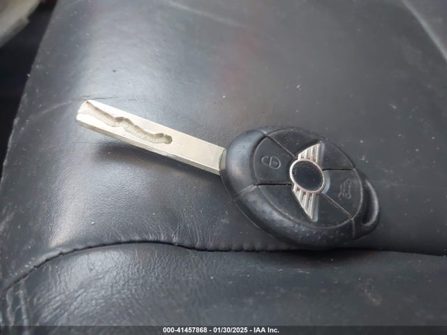 2006 MINI COOPER S WMWRE33586TJ34857 Photo 10