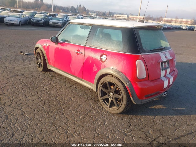 2006 MINI COOPER S WMWRE33586TJ34857 Photo 2