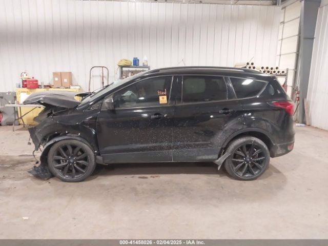 1FMCU9GD7KUA35219 Ford ESCAPE SE