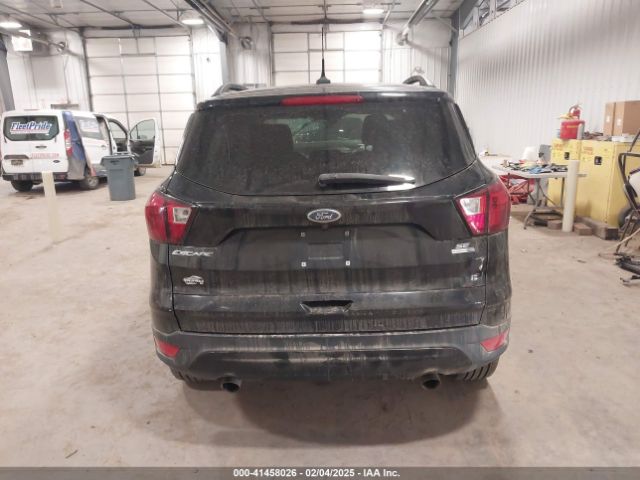 1FMCU9GD7KUA35219 Ford ESCAPE SE