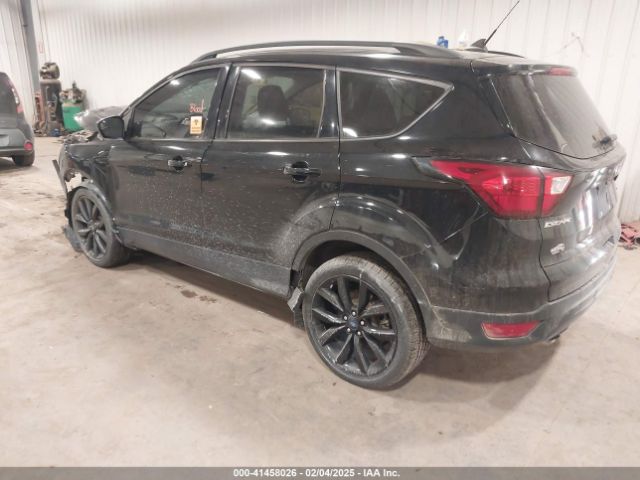 1FMCU9GD7KUA35219 Ford ESCAPE SE