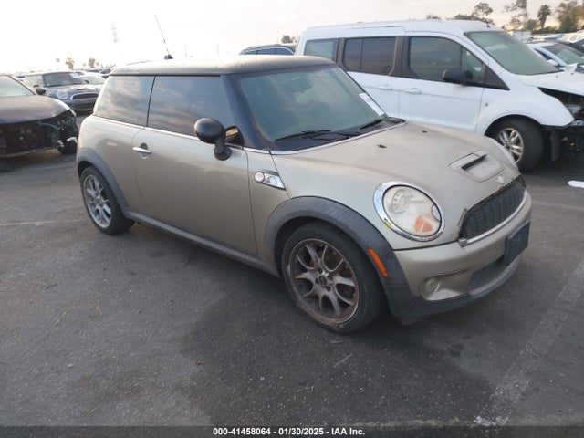 2007 MINI COOPER S WMWMF735X7TL88103 Photo 0