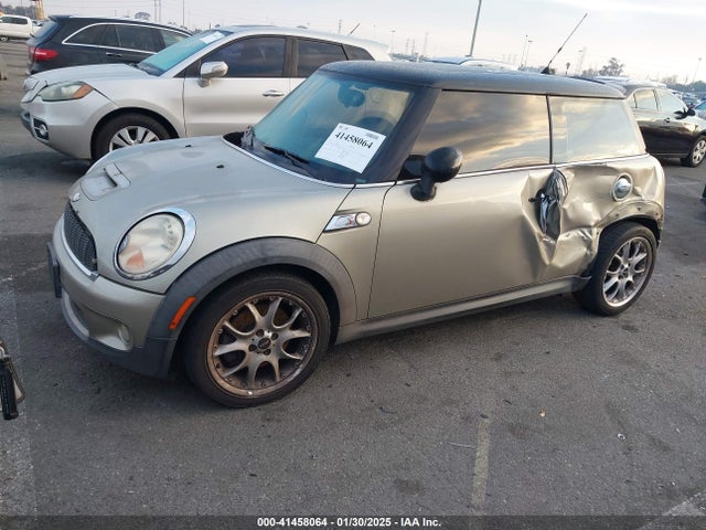 2007 MINI COOPER S WMWMF735X7TL88103 Photo 1